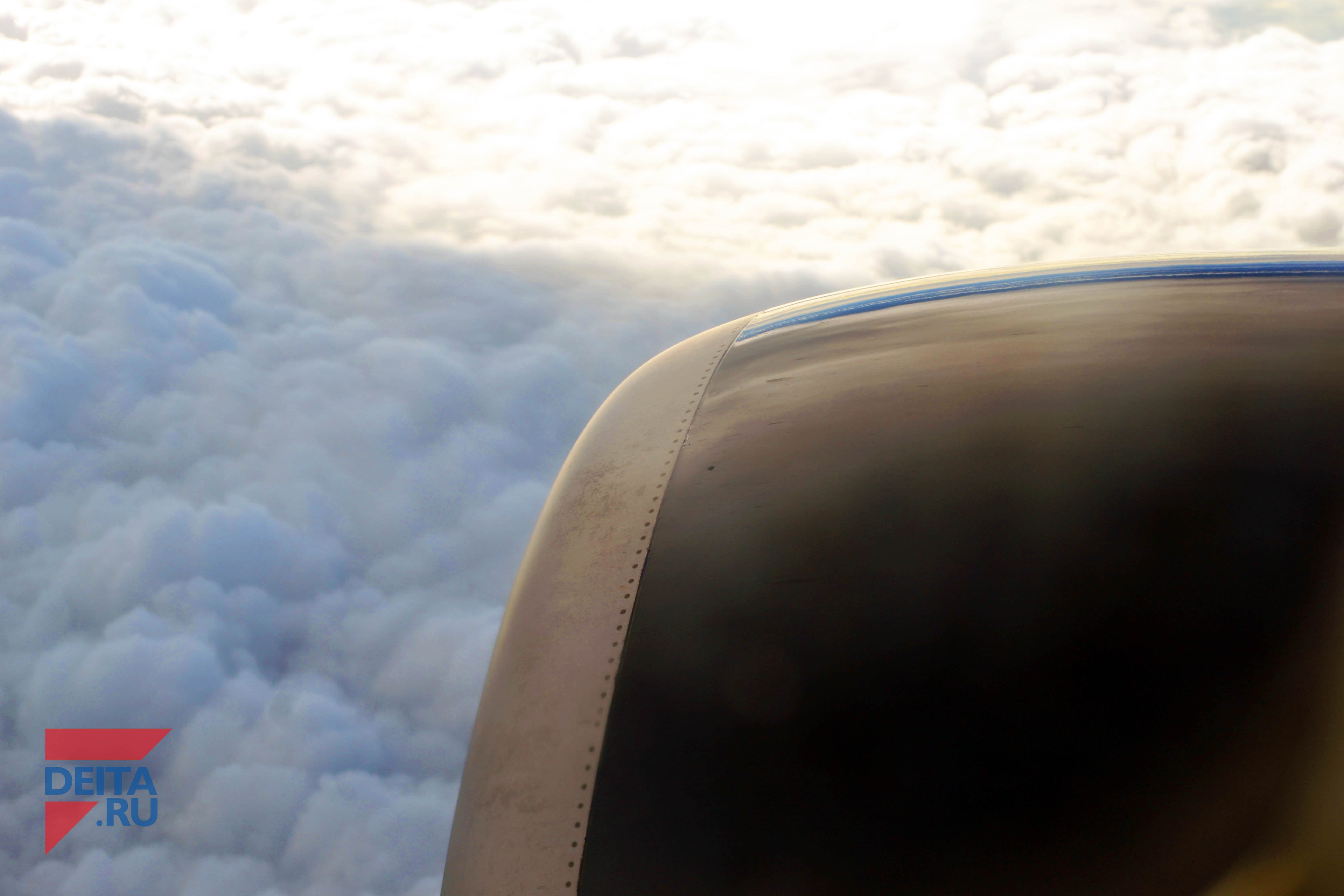 Пассажирский самолет загорелся в российском аэропорту