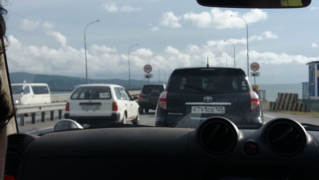 Из-за пробки автолюбители не могут попасть во Владивосток