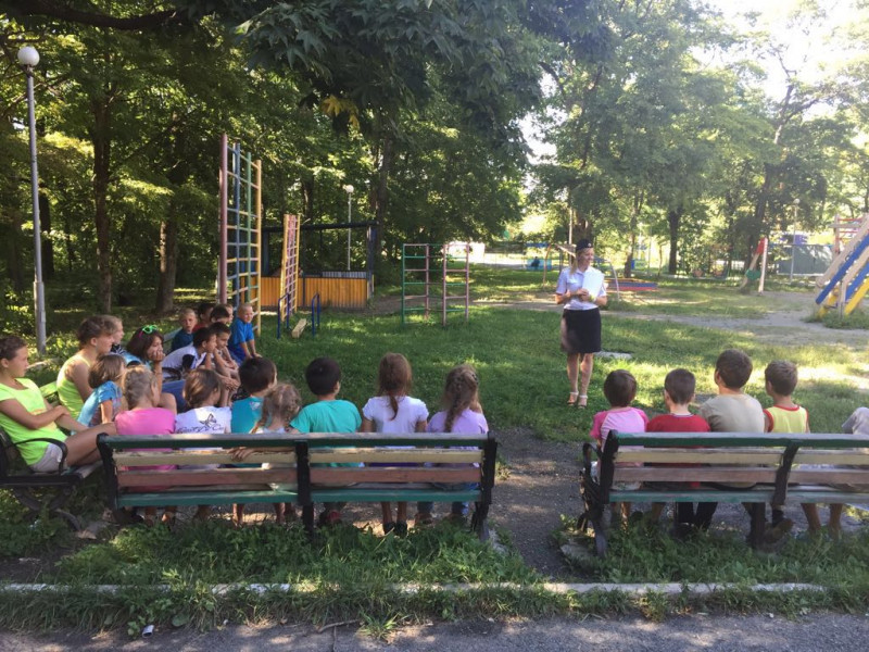 Полиция вычисляет детей-прогульщиков