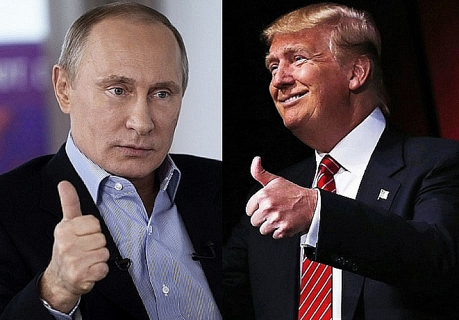 Журналист показал памятную монету в честь встречи Путина и Трампа