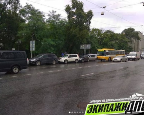 Водитель автобуса устроил массовое ДТП во Владивостоке