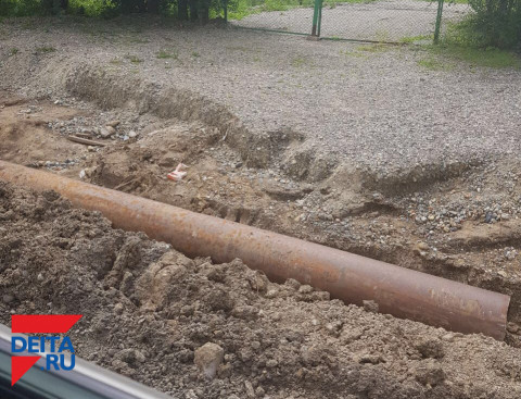 Рабочих завалило грунтом при прокладке труб