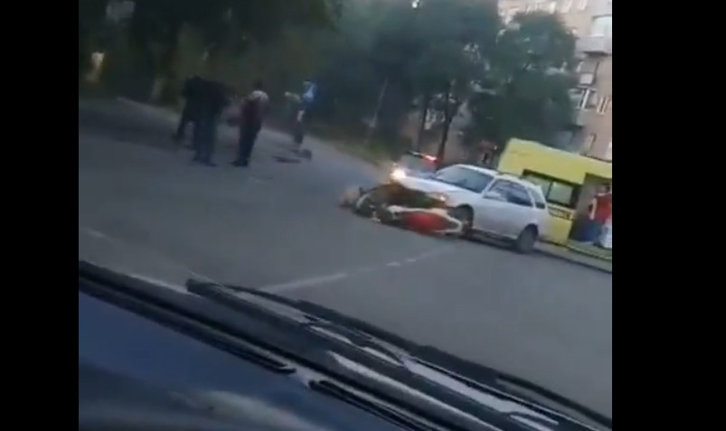 Невнимательный водитель сбил мотоциклиста