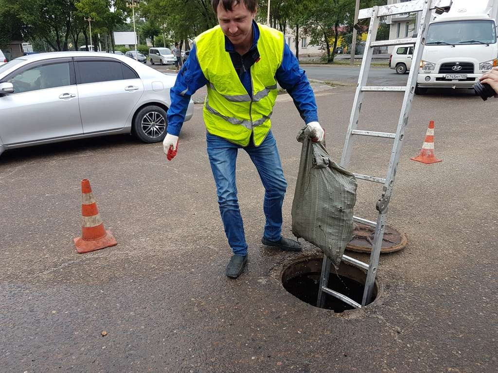 Ливневки Уссурийска забиты мусором