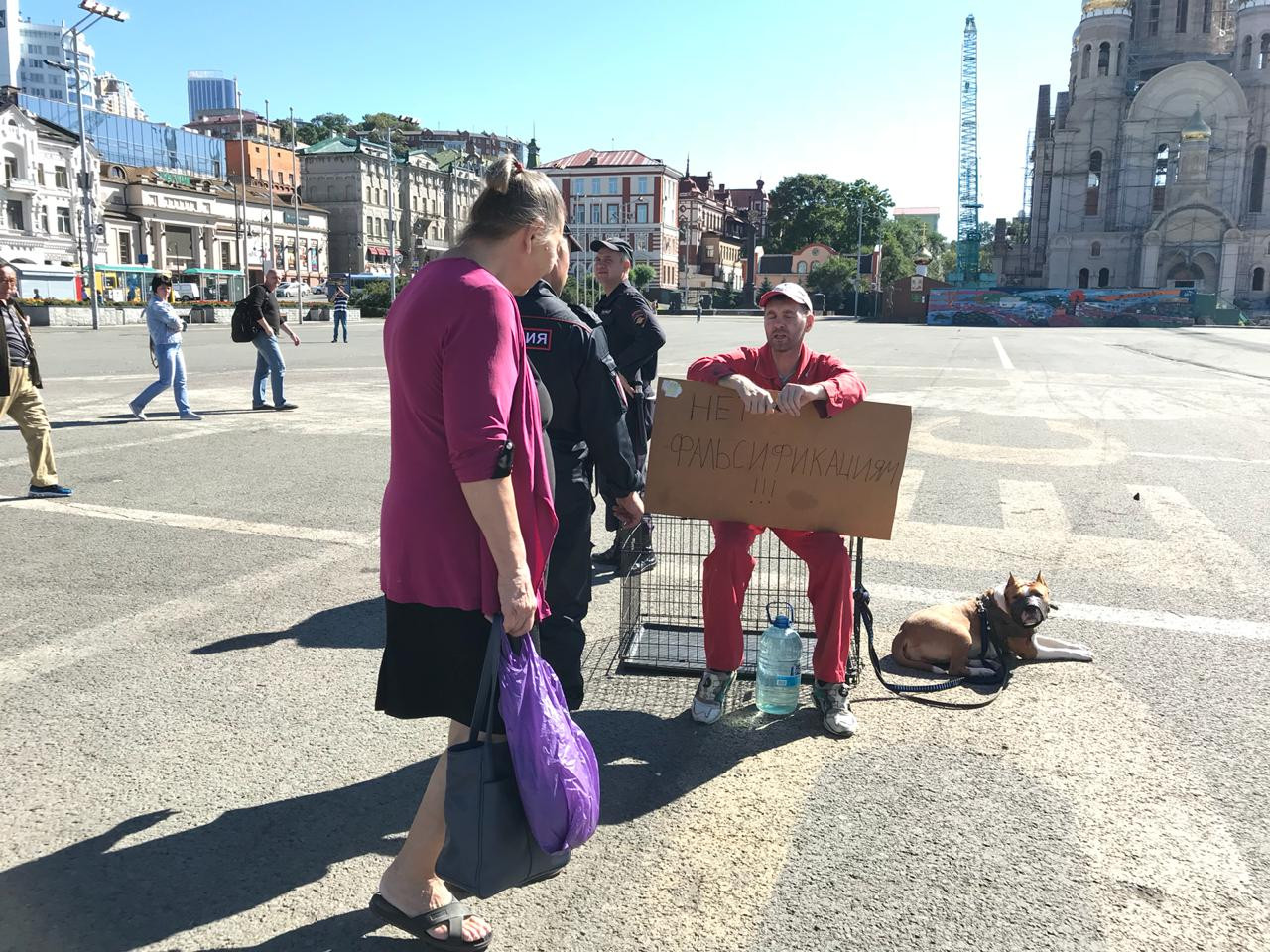 «Нельзя молчать»: недовольные приморцы вышли на площадь Владивостока