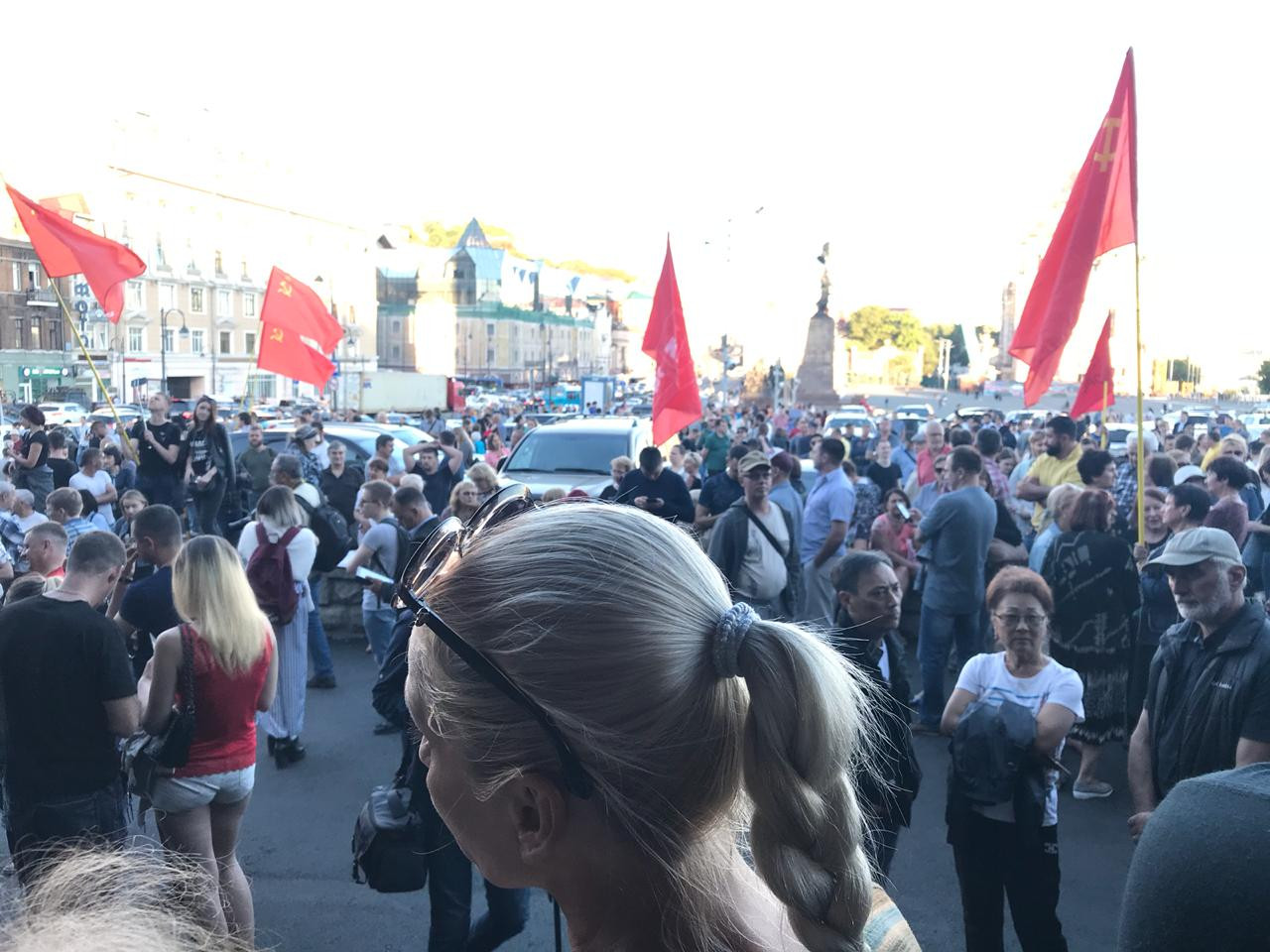 "У нас украли власть": тысячи людей собрались на площади во Владивостоке