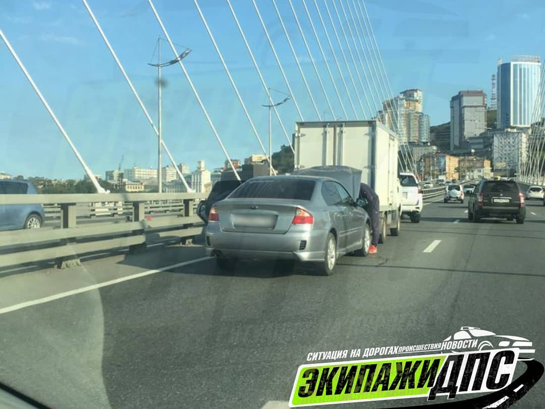 На Золотом мосту случилась авария: возможна пробка