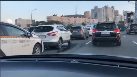 Массовое ДТП парализовало часть Владивостока