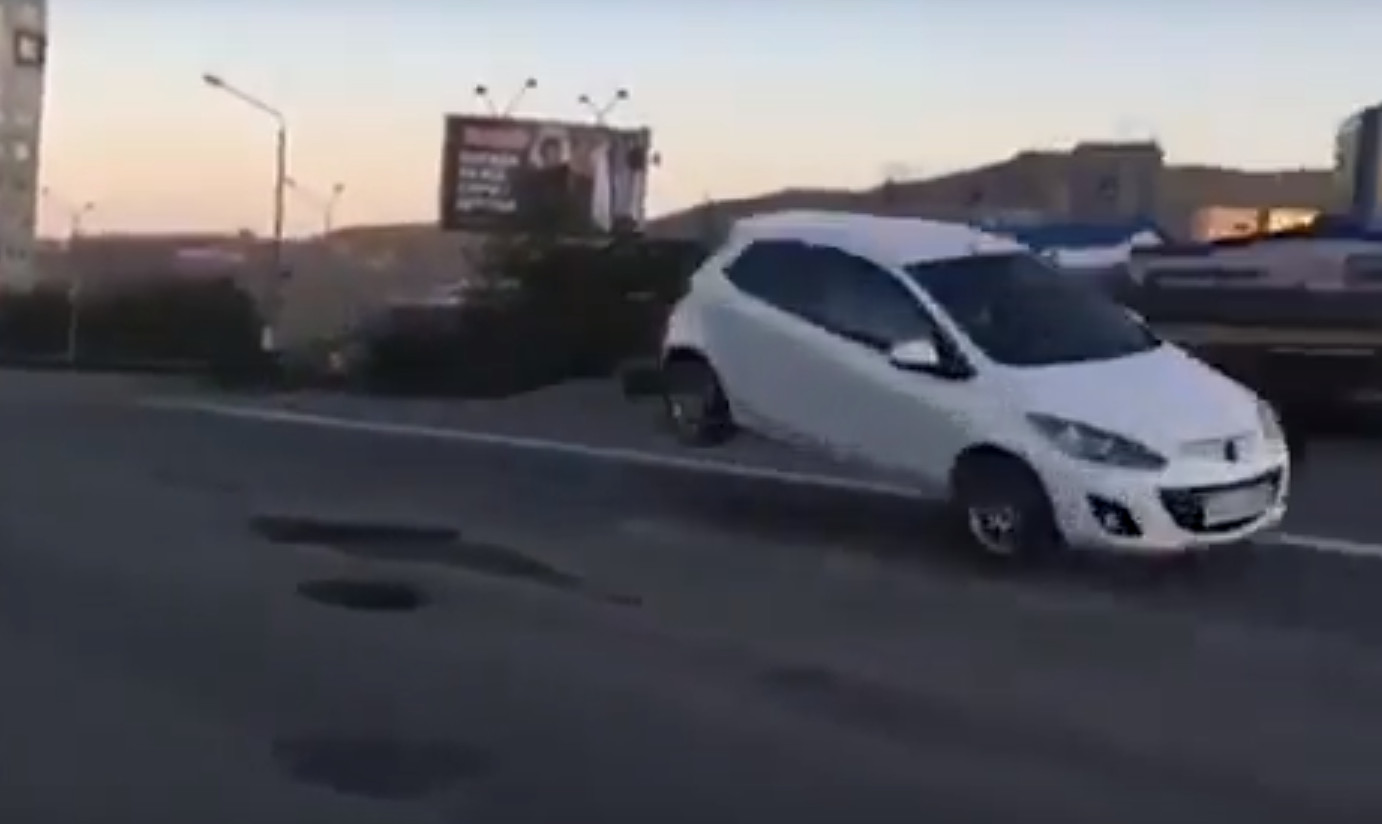 Летающий автомобиль попал на камеру во Владивостоке