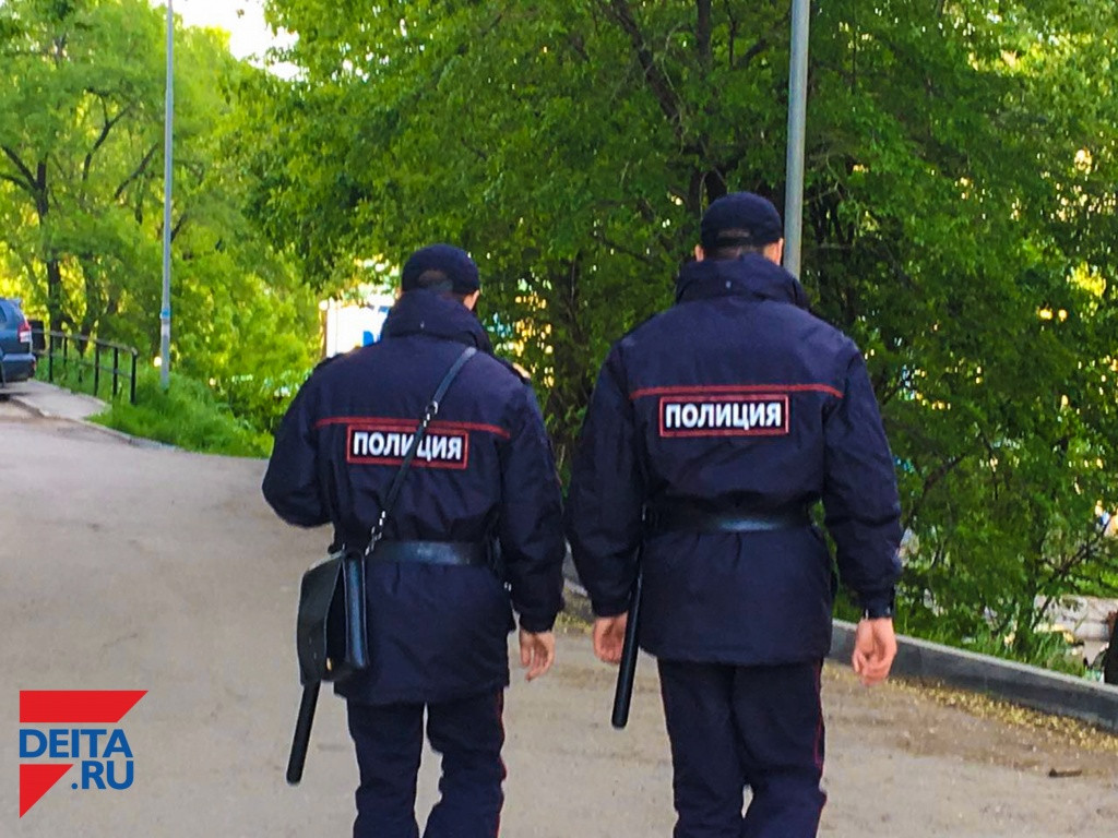 Девушка с парнем не понравились полицейским, и не зря