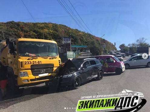 Автомобилист угодил под бетономешалку во Владивостоке