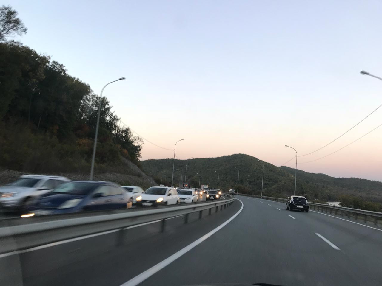 Серьезное ДТП на трассе стало причиной пробки