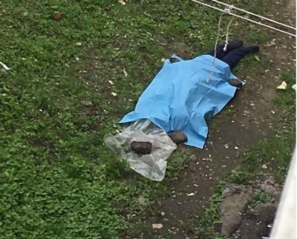 Мужчина выпал из окна девятого этажа