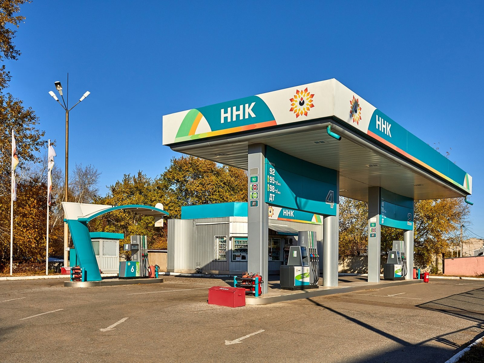 Легендарный изобретатель продает в переходе прощальные сказки