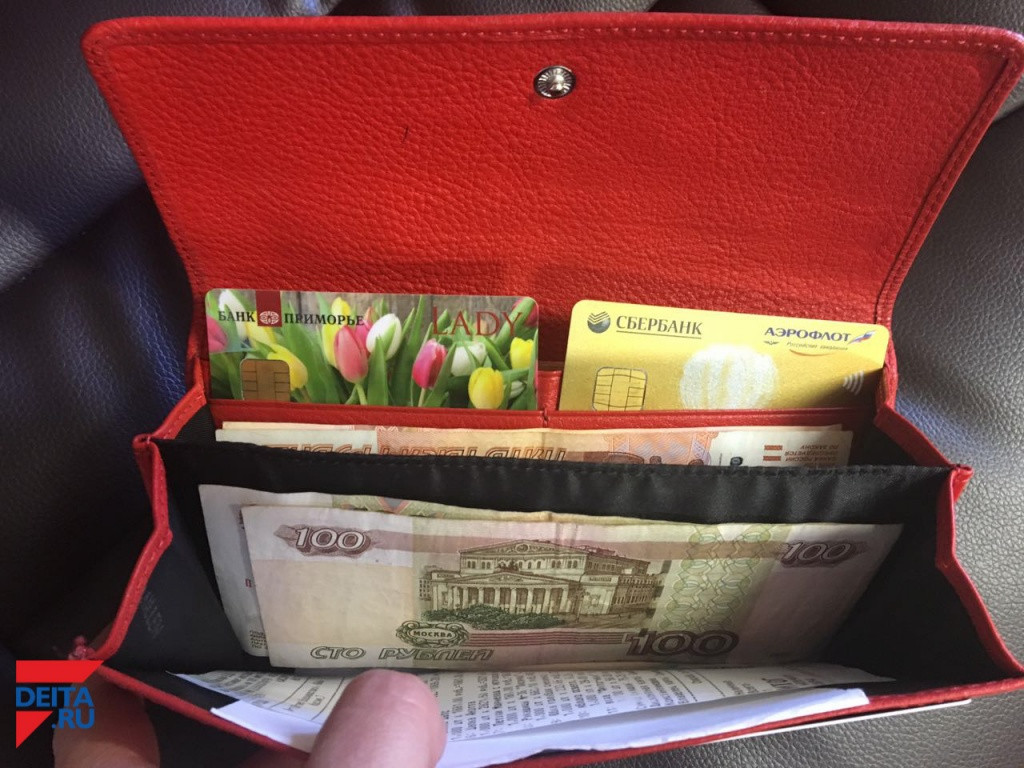 Платежную карту "МИР" заменят на брелоки и браслеты