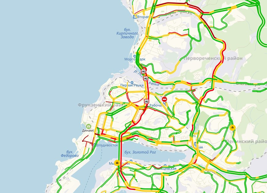 Пробки сковали Владивосток в непривычное время