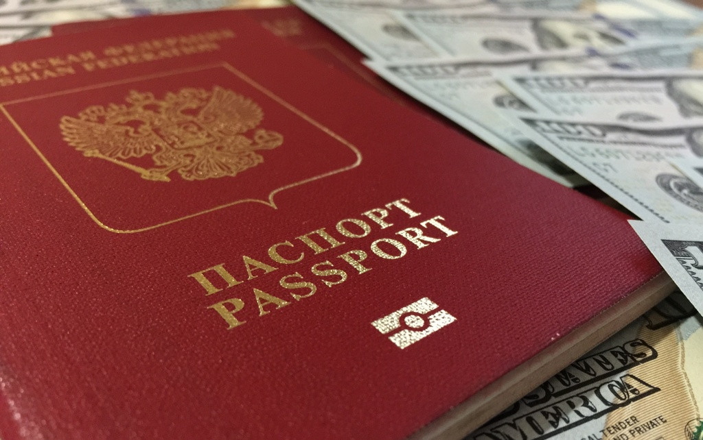Подозрительная гражданка работала в гипермаркете
