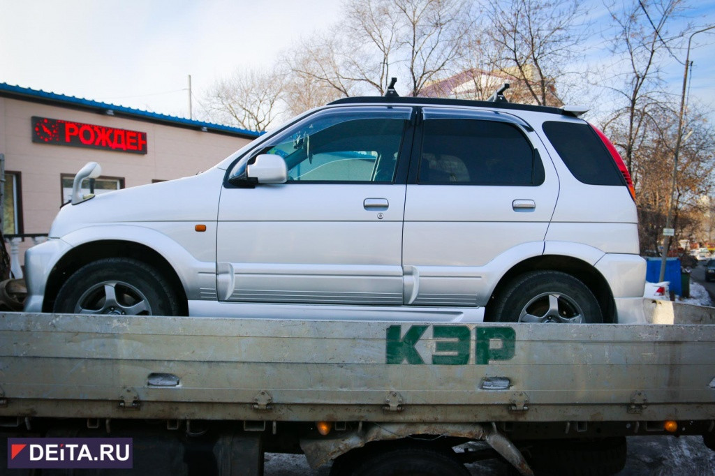 "Запрещенный" эвакуатор провоцирует пробку