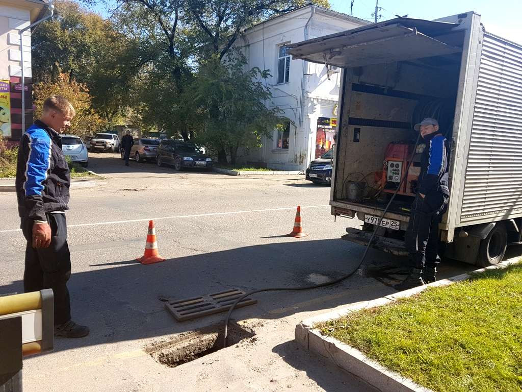 В Уссурийске делают это с помощью гидродинамической установки
