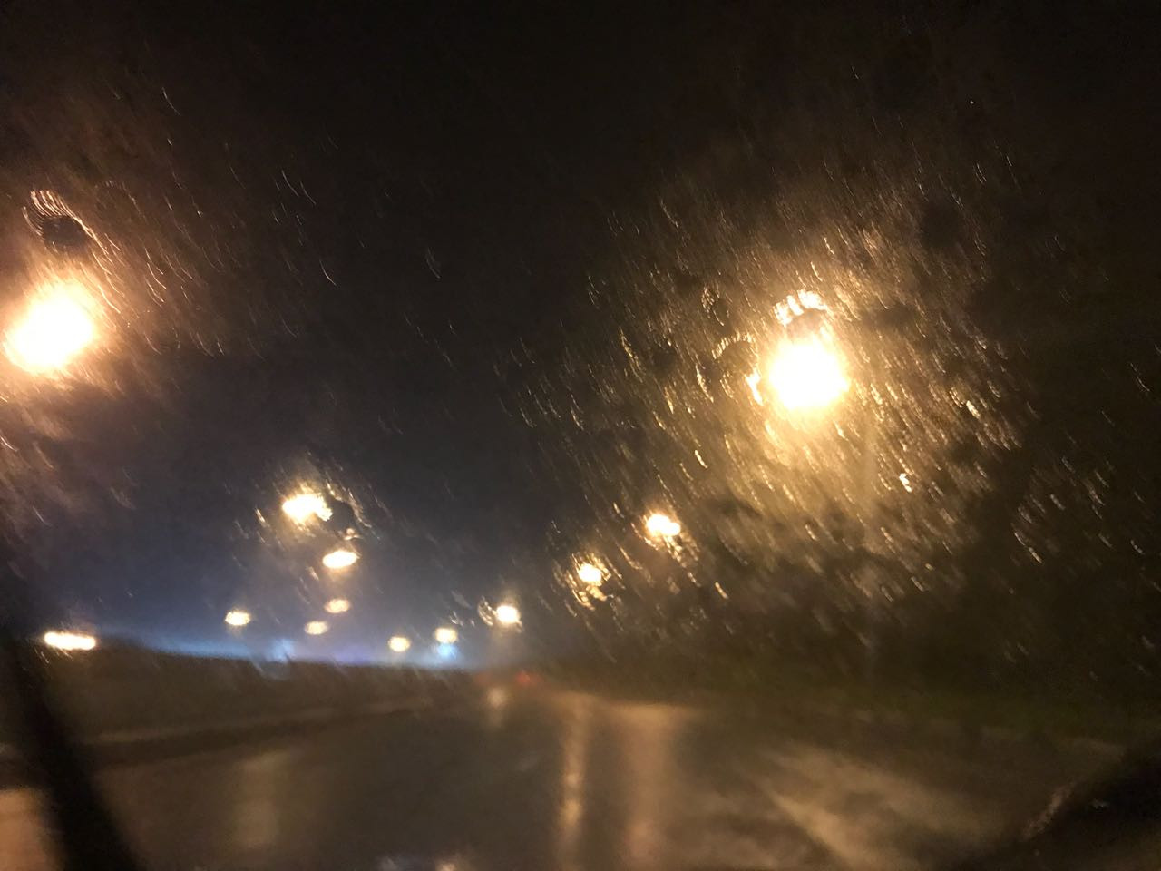 Город ушел под воду из-за сильного ливня