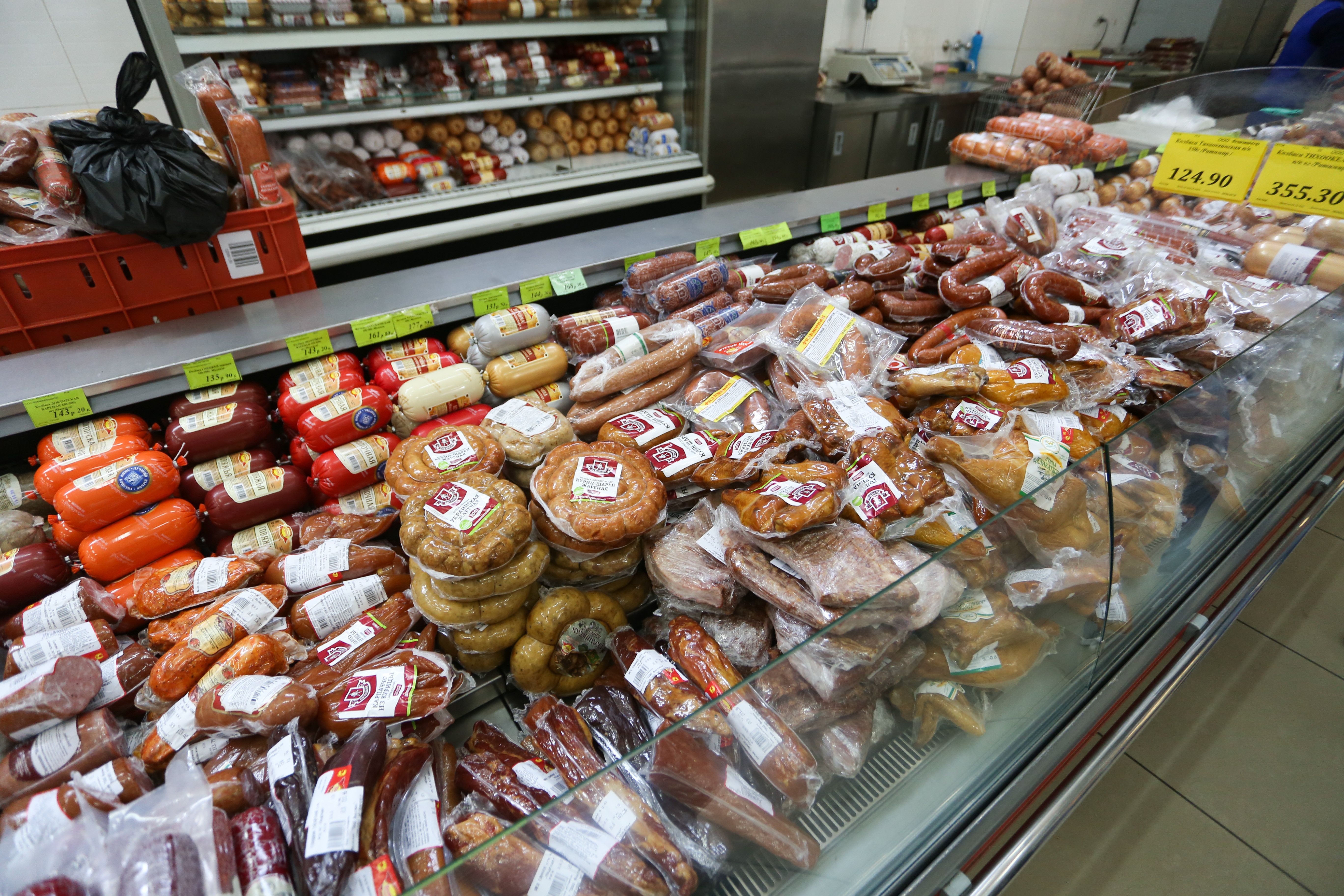 Колбасу с кишечной палочкой решили продавать приморцам