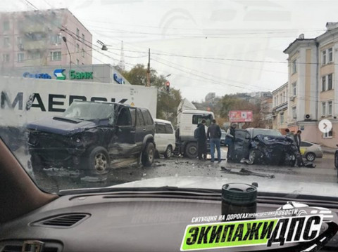 В жестком ДТП в центре города пострадали люди