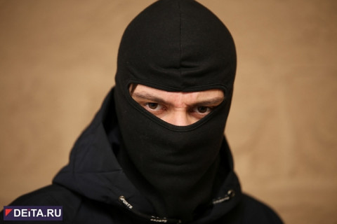 "Где полиция?": воры ломают стены и выносят всё