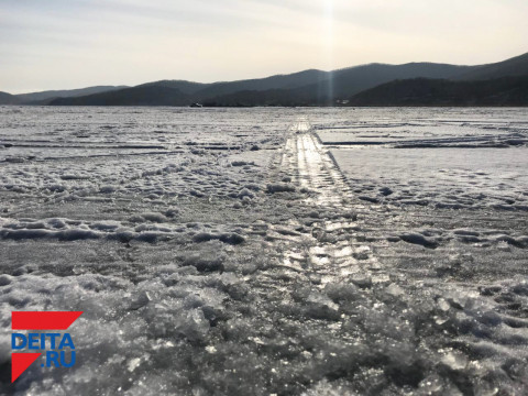 Чудом спасли мужчины водителя утонувшего авто