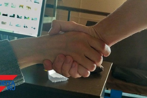 Девушке из Казахстана пришлось трудно во Владивостоке
