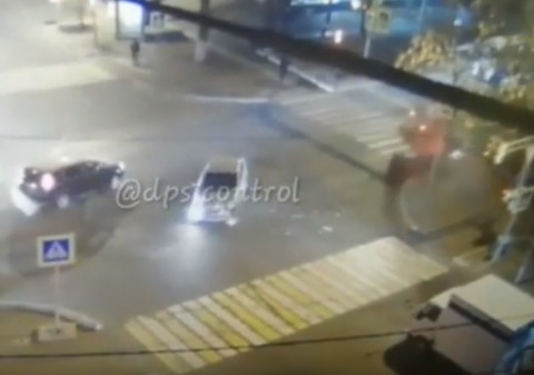 Авария с "перевертышем" попала на видео