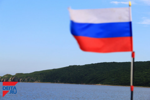 За осквернение российского флага будут штрафовать