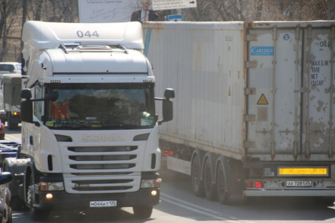 Сомнительную продукцию обнаружили в грузовиках