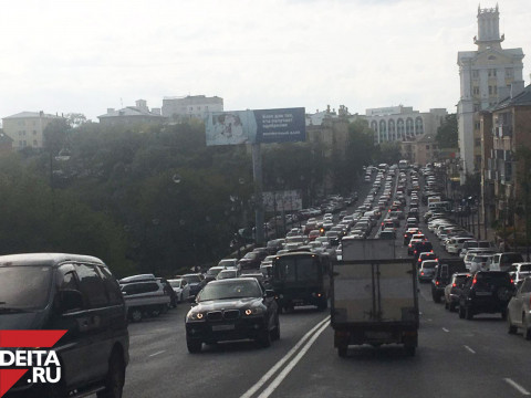 Владивосток встал в многокилометровой пробке