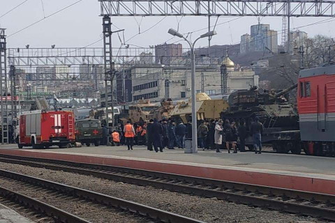 «Для чего тратят деньги?» — в Сети обсуждают ж/д состав на вокзале