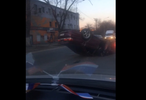 Видео: седан-перевертыш замечен на дорогах столицы