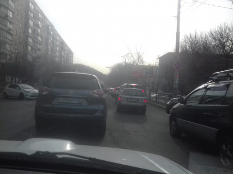 Дорожный коллапс сковал спальный район города