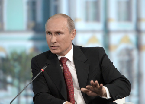 Медведев богаче: доходы Путина значительно сократились