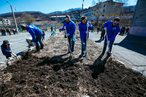 "Терминал Астафьева" провел ежегодный субботник и запустил третий этап социальной программы по замене окон