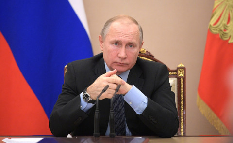 Путин обсудил мятеж в Венесуэле с членами Совбеза