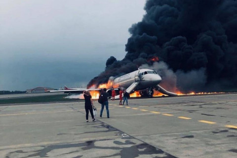 «Аэрофлот» вступился за пилотов сгоревшего Superjet