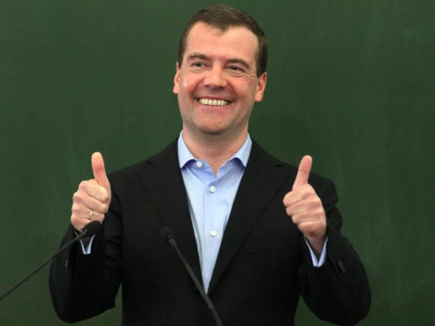 Медведев даст сёлам работу и ипотеку