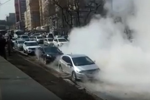 Названа причина обрушения асфальта в центре столицы