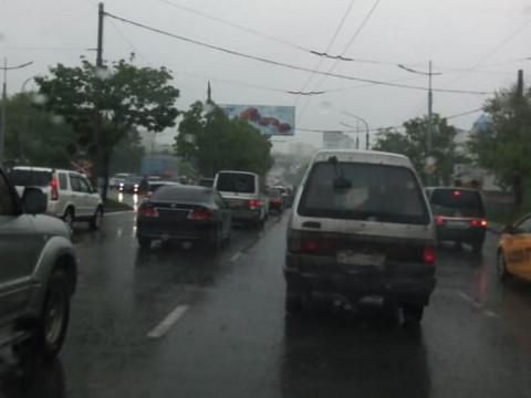 Столица встала в многокилометровую пробку