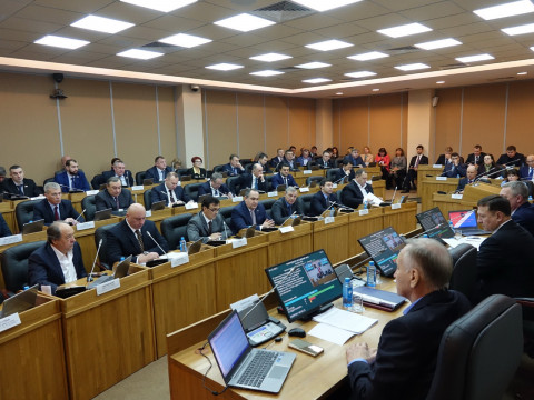 Корректировка бюджета и отчет о работе в депутатской повестке