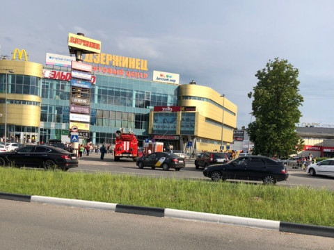 Беда не приходит одна: в Дзержинском эвакуируют ТЦ