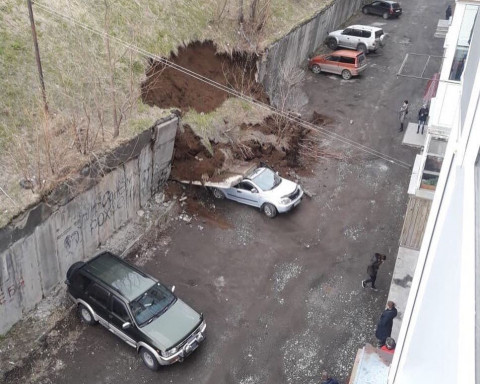 Видео: очередная подпорная стена может обвалиться в столице