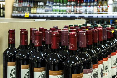 Алкоголь и сигареты вышли из топ-5 популярных продуктов
