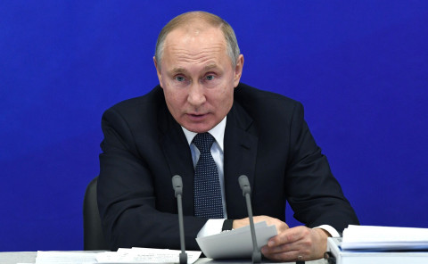 Россияне просят Путина повысить пенсии