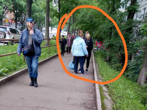 Женщина в спальном районе грозит накликать беду