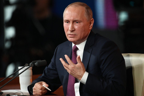 Закручивает гайки: Путин даст денег силовикам